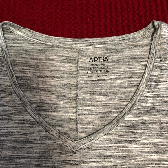 Super cute Top - Picture 2 of 2